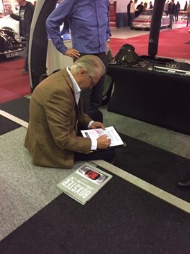 Harm Lagaaij signeert